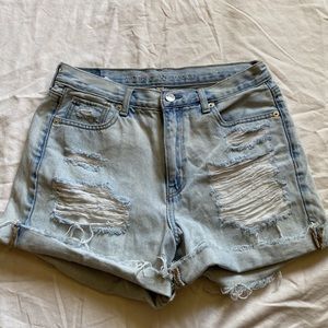 American Eagle Mom Shorts & Outfit